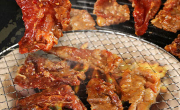 「黒毛和牛切り落し たれ漬け焼肉用」500g