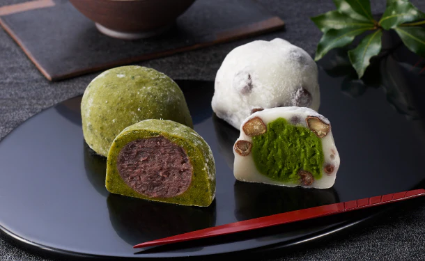 伊藤久右衛門「冷凍箱入 宇治抹茶二色餅(抹茶餅・豆餅)」4個入 - Image 2
