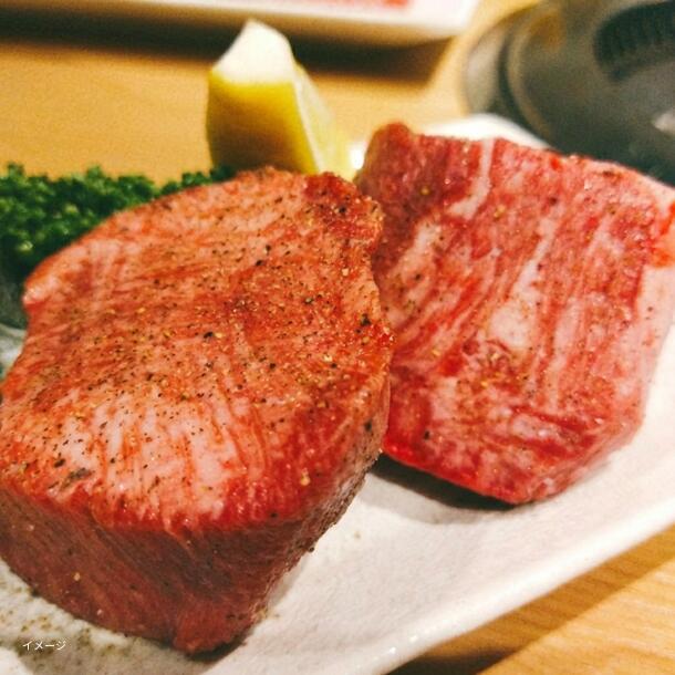 「高級 霜降り牛タン元・柔らか牛タン中部分のみのブロック」約1kg