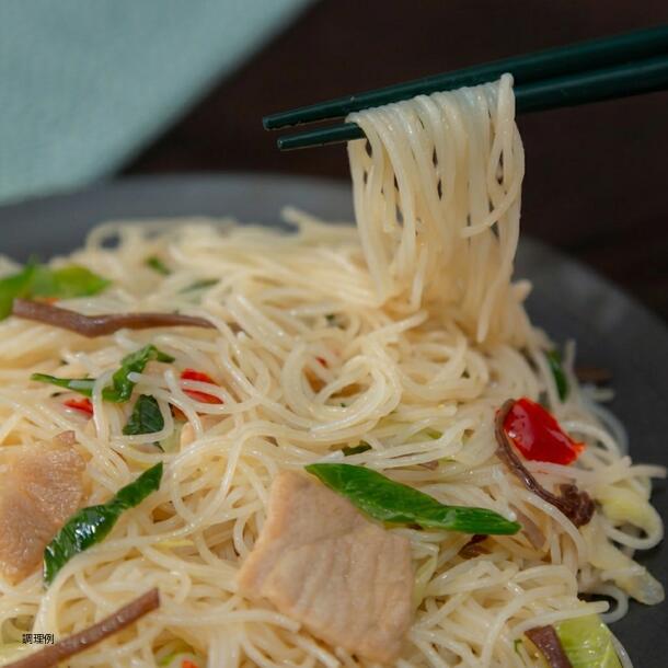 ケンミン食品「ねぎ塩豚炒めビーフン」2食入 - Image 2